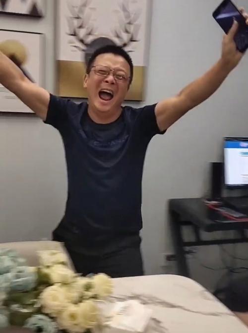 今晚澳门9点35分开什么生肖和济南父子一起高考与父子一起参加高考